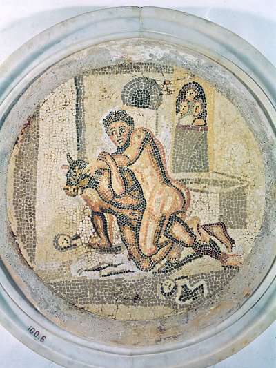 Theseus kämpft mit dem Minotaurus im Labyrinth von Roman Imperial Period